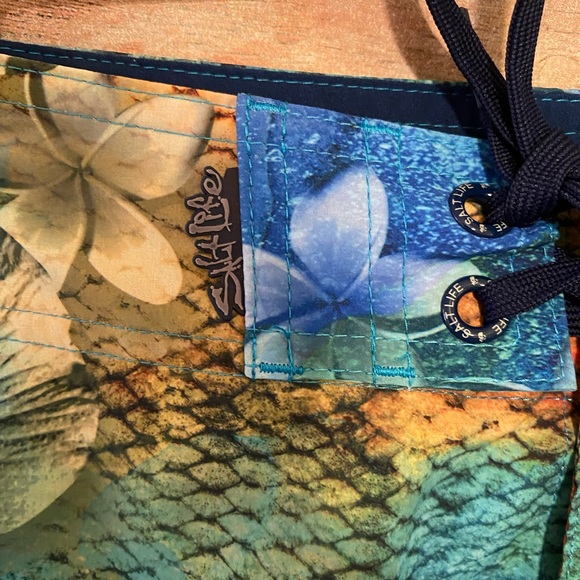 Salt Life Tropic Skins SLX-QD Boardshorts 30 - Picture 3 of 7